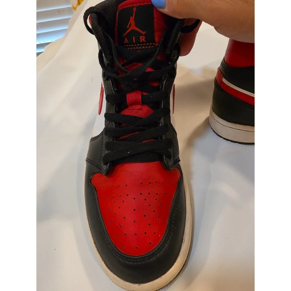 Jordan 1 Mid| Nike | Bred Toe | Size 8.5 | Pre-loved-great Condition
